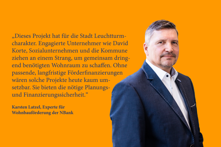 Dieses Projekt hat für die Stadt Leuchtturmcharakter. Engagierte Unternehmer wie David Korte, Sozial­ unternehmen und die Kommune ziehen an einem Strang, um gemeinsam dringend benötigten Wohnraum zu schaffen. Ohne passende, langfris­tige Förderfinanzierungen wären solche Projekte heute kaum umsetzbar. Sie bieten die nötige Planungs­ und Finanzierungssicherheit.