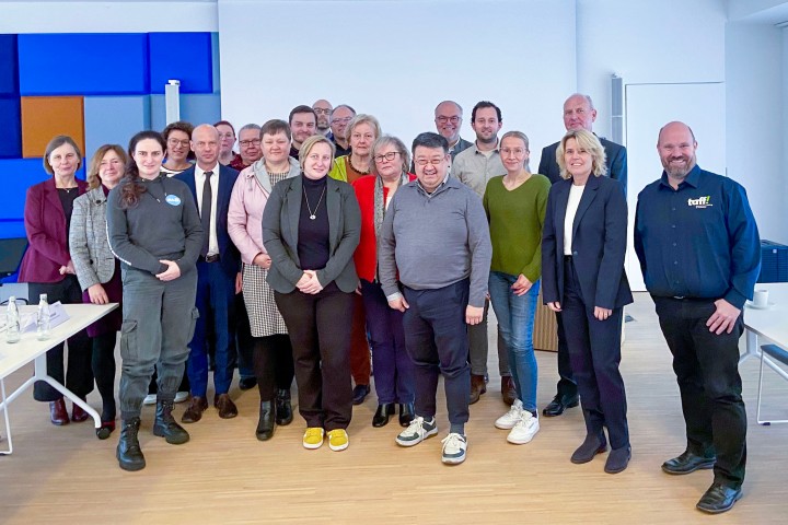 Gruppenbild Netzwerkpartner und -partnerinnen der Ausbildungsverbünde